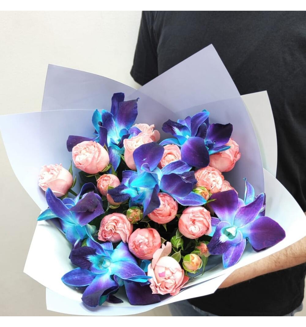 Пион раушанымен экзотикалық орхидея